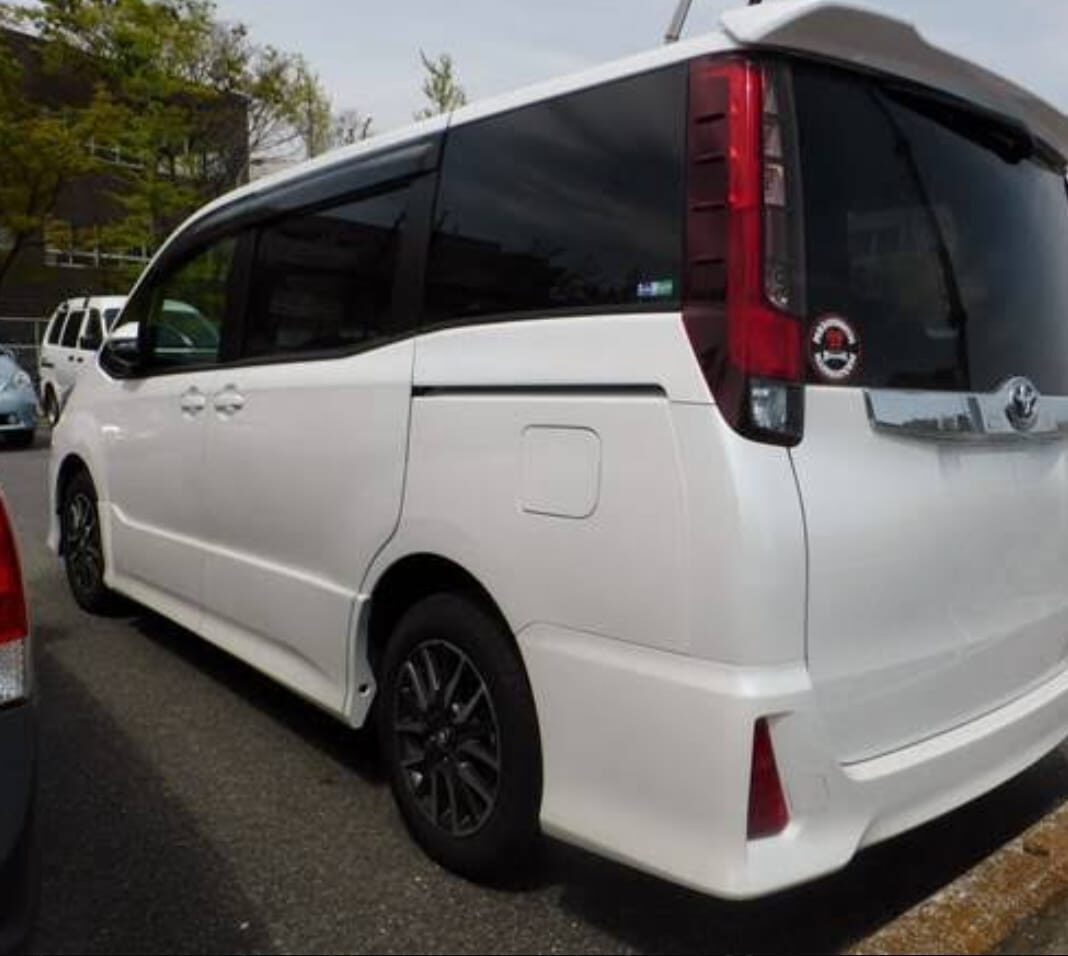 Toyota Noah - Image 1